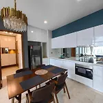 Sky Suites Klcc Host By Rest Corner Suites